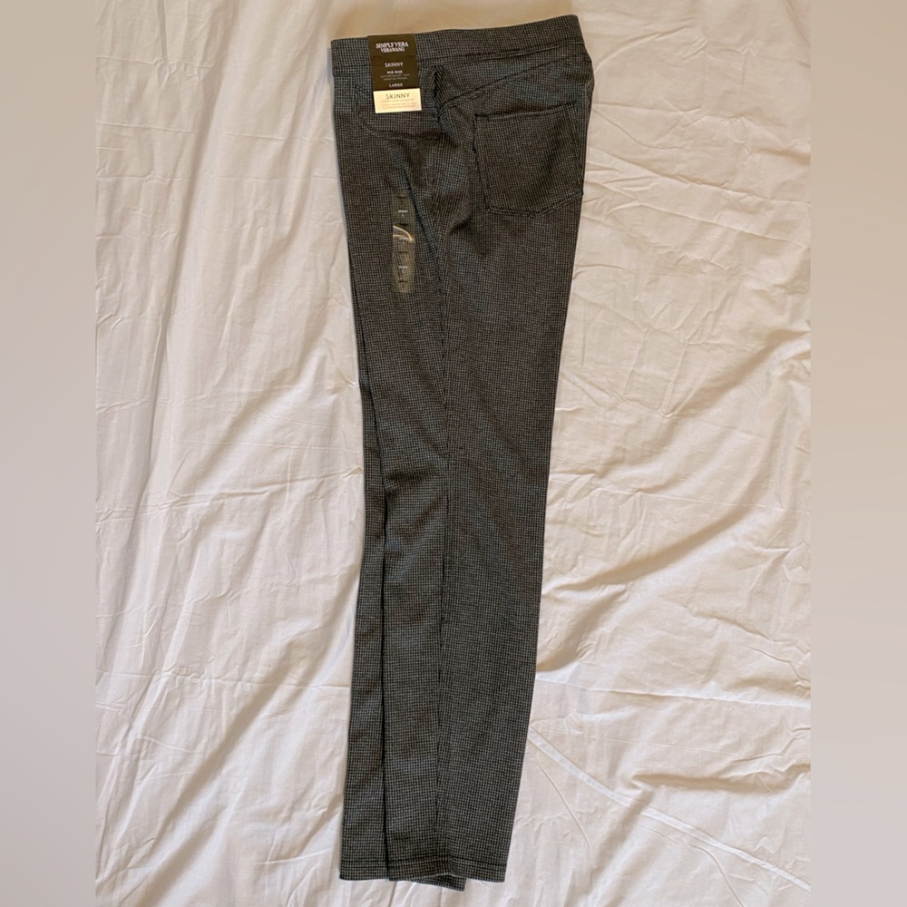 Brand New Vera Wang Skinny Mid Rise Pant Size Large